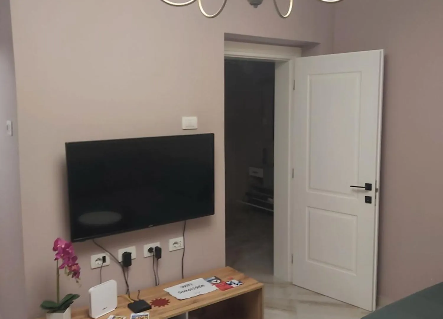 Gesapartment Tiran 0*,  Arnavutluk